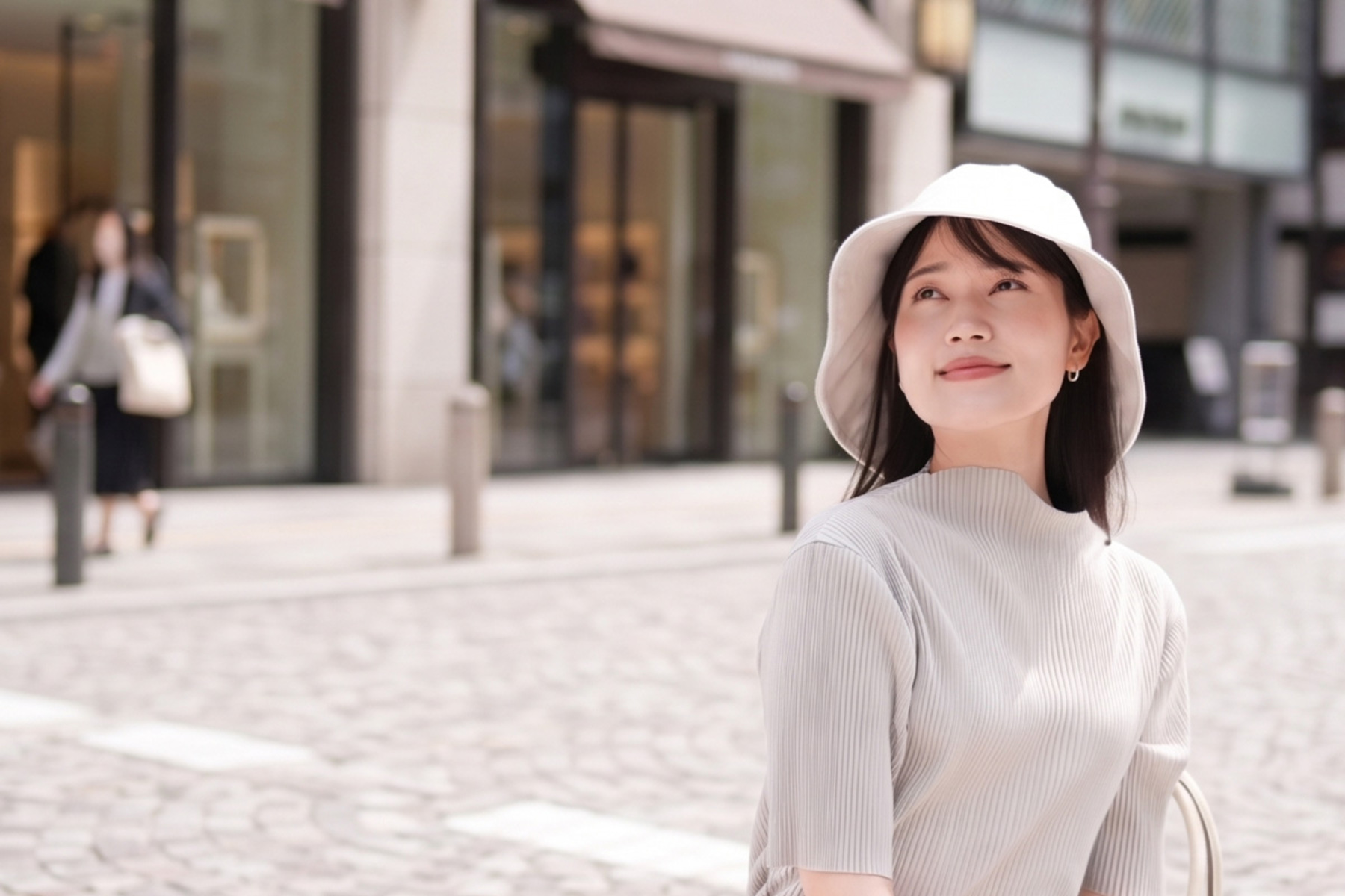 体感温度が4度下がるクイックキャンプの帽子「サマーシールド遮光日傘ハット」 写真のカラーはアイボリー