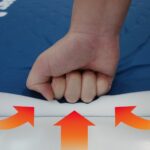 【画像】避難所や車中泊の睡眠を守る！「3350円で無理なく備える」厚み3cmの自動膨張マット 〜 画像1