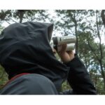 【画像】192.5gで「足元0.8m」にもピントが合う！ライブ観戦やハイキングに最適な超軽量双眼鏡 〜 画像1