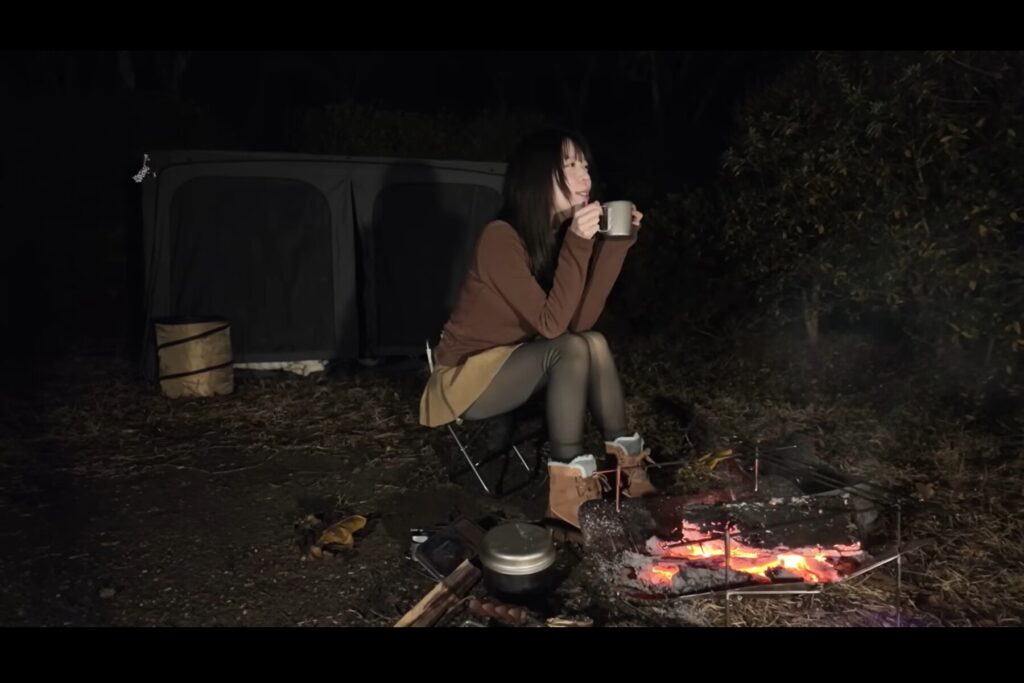 食後は自分で焙煎したコーヒーでひと休み