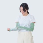 【画像】塗るより「通す」が効果的！　夏の虫よけ・日焼け・暑さ対策を3in1にしたアームカバー 〜 画像1