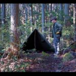 【画像】「男のソロキャンプ最高地点」ペグは手斧で自作！？　酒と軍幕テントとラムチョップ 〜 画像1