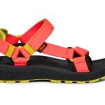 【画像】スポーツサンダルの始祖「Teva」から9年ぶり進化の新作ほか夏コーデを彩るカラフルモデルが登場！ 〜 画像1