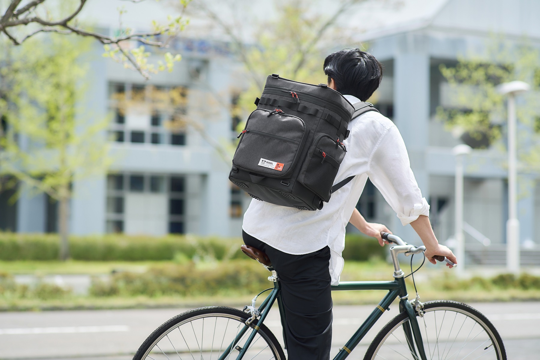 アイリスオーヤマのHUGELエアロゲルリュック型クーラーバッグ30L