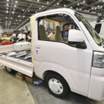 【画像】デコトラ発祥・禁断の大技「背抜き」！　しかも「車検OK」という軽トラ衝撃の中身 〜 画像1