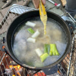 【画像】包丁もまな板もいらない！　師匠直伝「ダッチオーブン参鶏湯は」〆の鶏うどんまで旨かった 〜 画像1