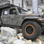 【画像】ジープの荷台が寝室に変身！　4人が就寝できる「着脱式可動ルーフ」が生む車中泊生活 〜 画像1