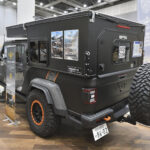 【画像】ジープの荷台が寝室に変身！　4人が就寝できる「着脱式可動ルーフ」が生む車中泊生活 〜 画像1