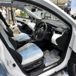 【画像】トノカバーから音が鳴る！　国内メーカーの内装を手掛ける「匠」がカローラクロスに施した「魔法」 〜 画像1