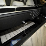 【画像】トノカバーから音が鳴る！　国内メーカーの内装を手掛ける「匠」がカローラクロスに施した「魔法」 〜 画像1