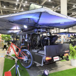 【画像】トラックで眠って遊ぶ！　普通免許で乗れる「いすゞ・エルフミオ」が常識を変える 〜 画像1