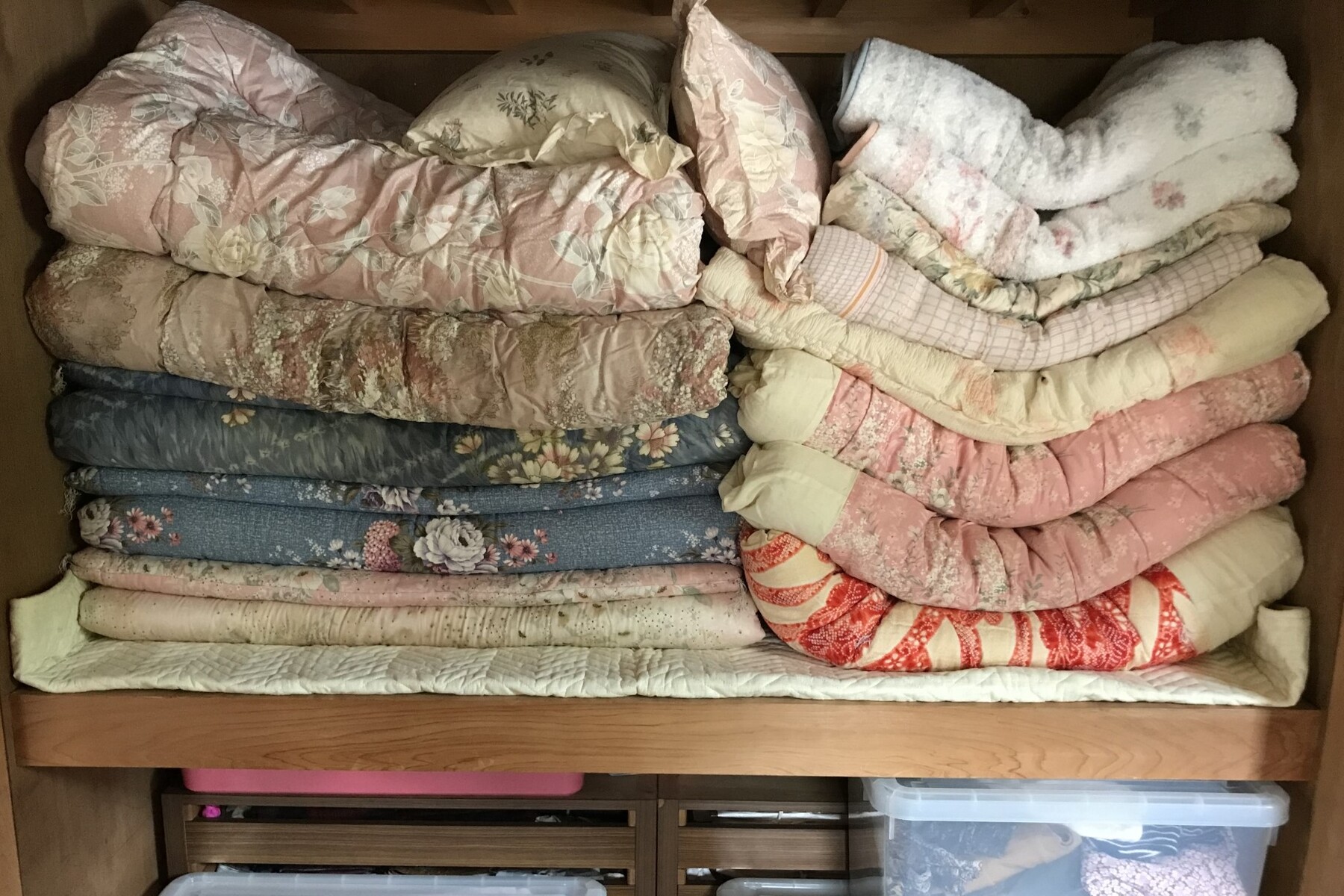 家庭にある布団を夏場のキャンプの寝具として活用する