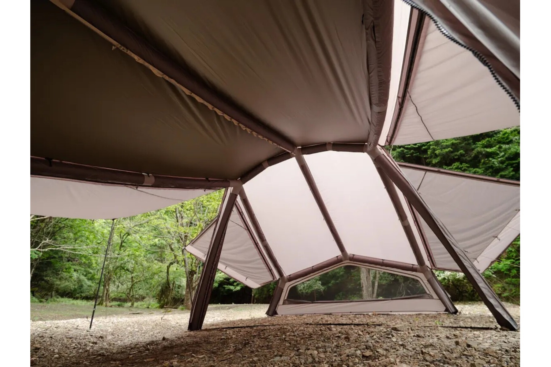 ラーテルワークスの「ゼーレエアー」は、建築物の梁構造を応用したエアフレーム設計を採用