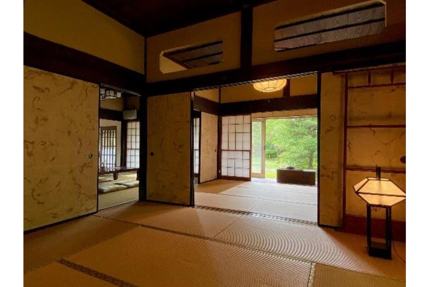 プライベートキャンプ場「Private Camp KEICA」はキャンプ場に隣接した古民家を宿泊者に貸し出しているのが特徴