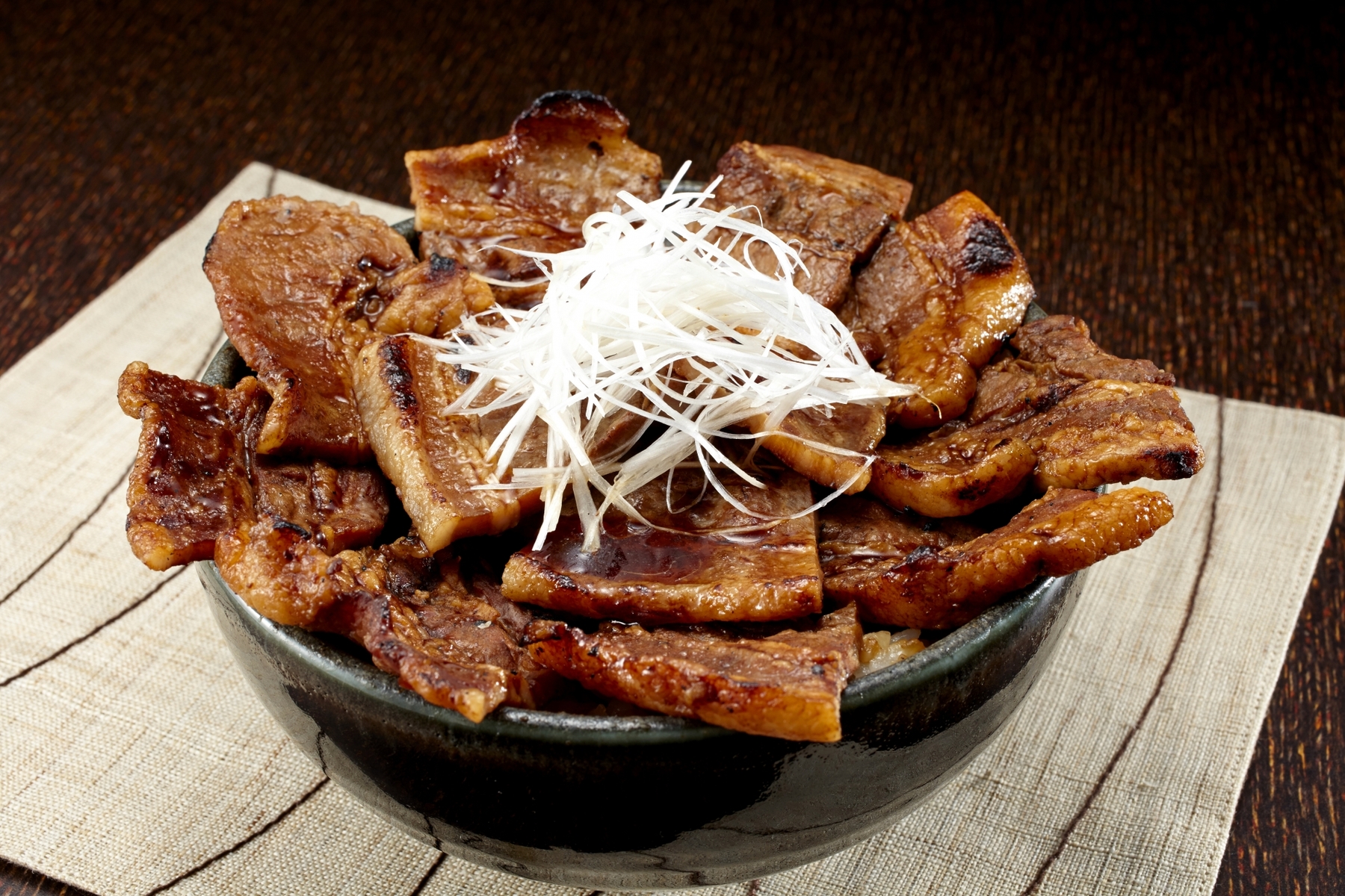 キャンプの豪快男飯「豚丼」