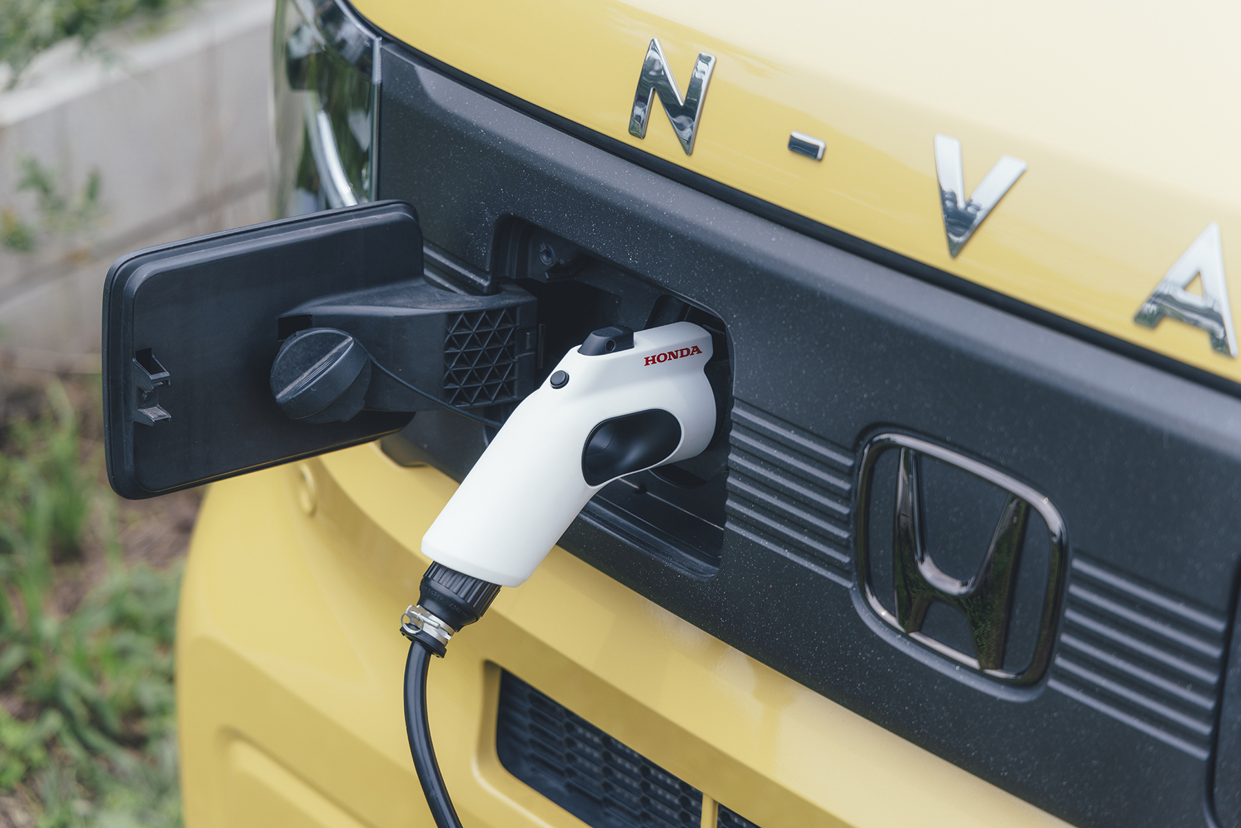『ホンダアクセス アウトドア体感撮影会』に展示されていたデモカーのN-VAN e:充電用ソケット
