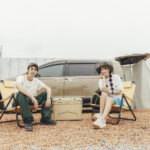【画像】「ホムセン」のブラインドが映画幕に激変！　ホンダ・フリードで作る「シアター車中泊ハック」 〜 画像1