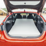 【画像】「ニトリのマット」で激変！　スポーツハッチのシビックRSで作る常識破りの車中泊術 〜 画像1