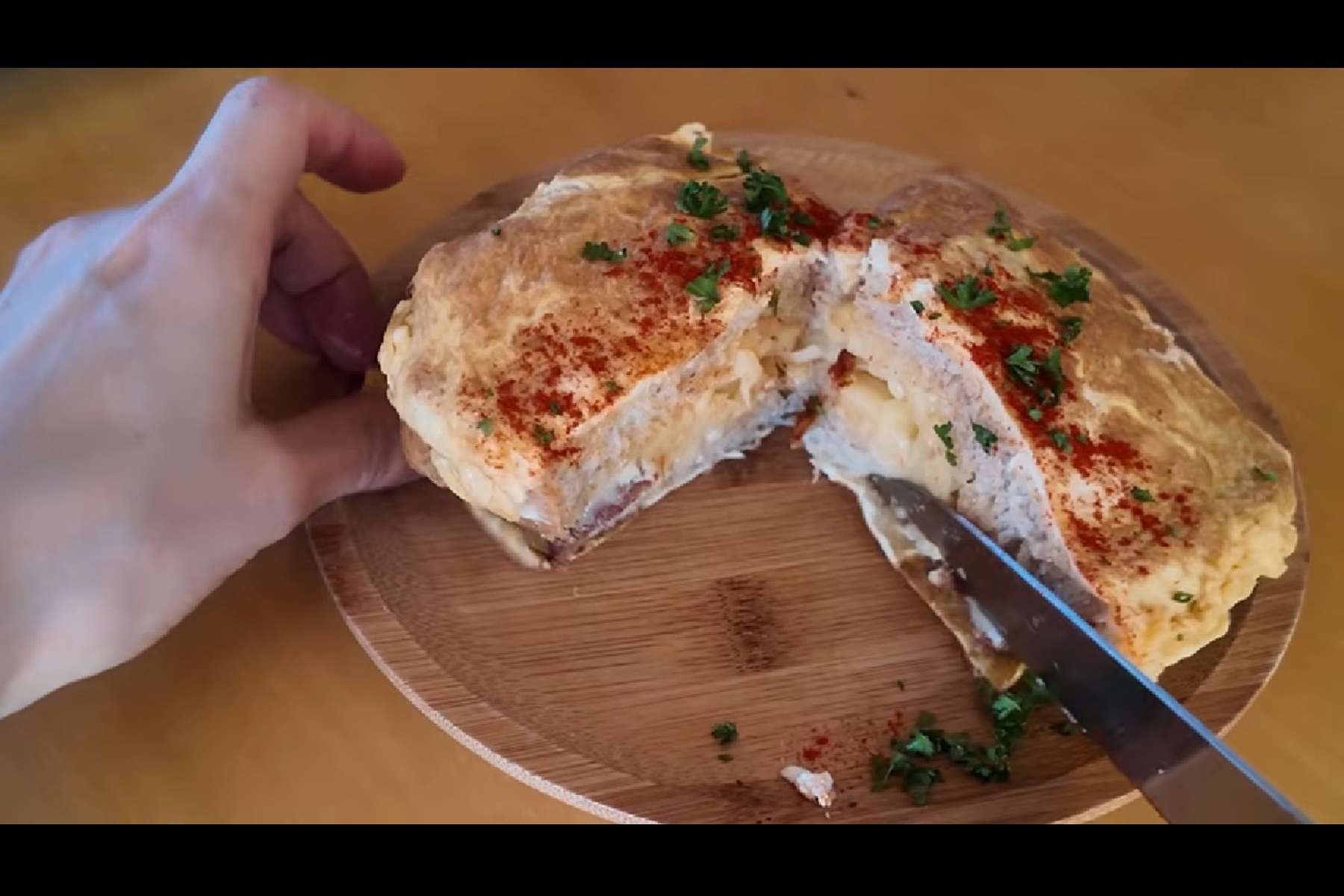 チーズを挟んだホットサンド