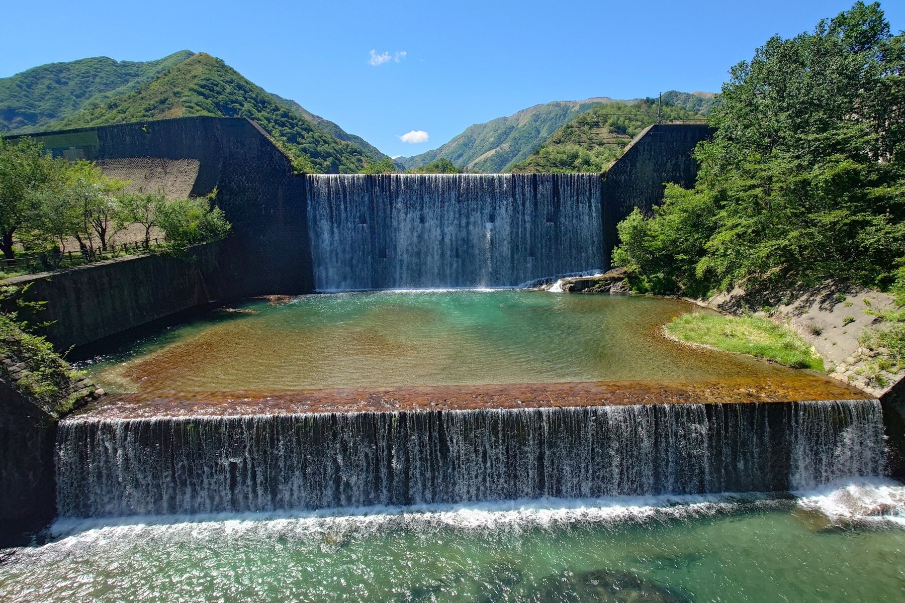 川遊びで近づいてはいけないダムや堰堤