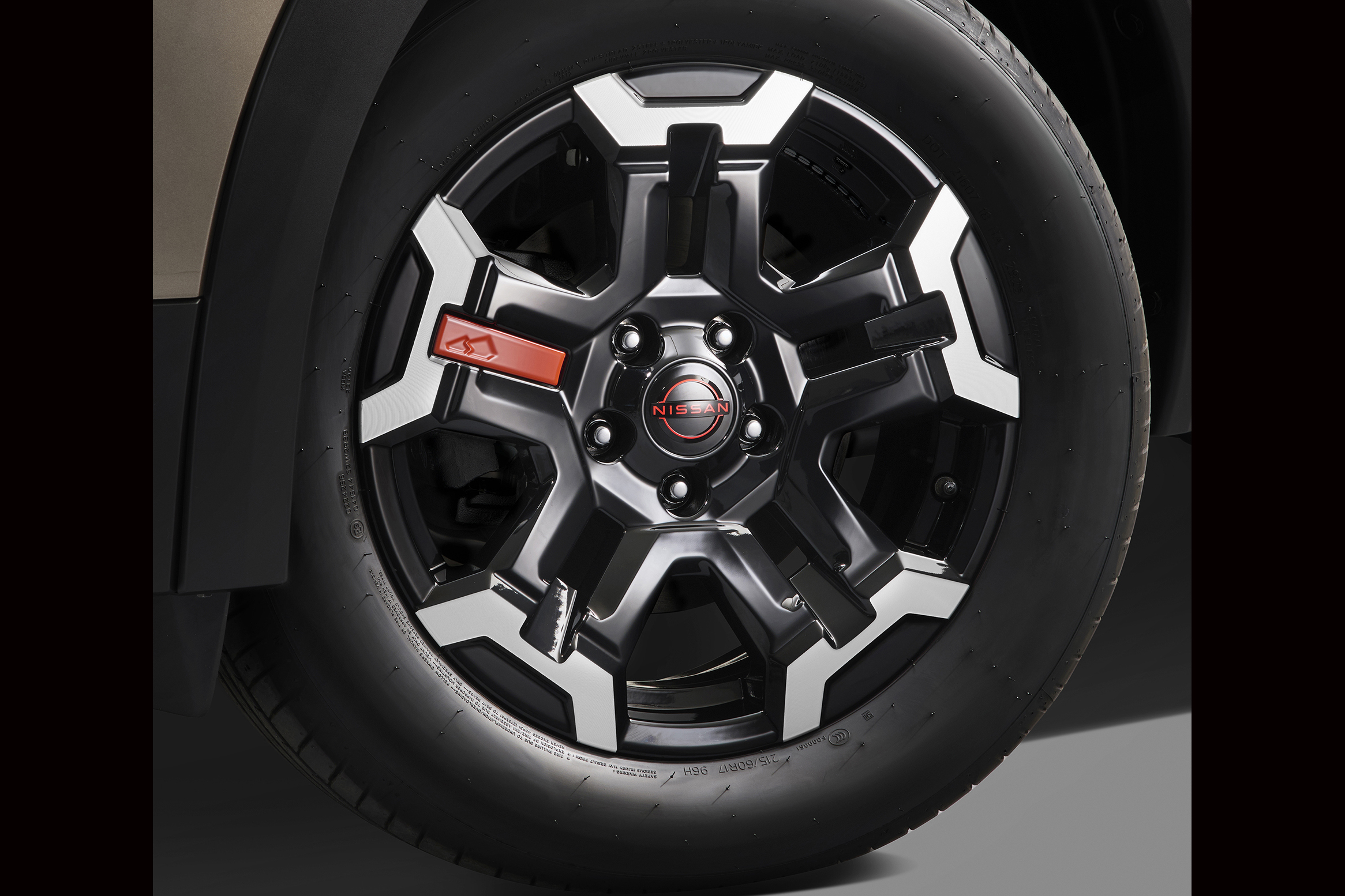 日産・キックス「ロッククリーク」のアルミホイール