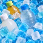 【画像】クーラーボックスの「水浸し問題」を解決！　氷のように流し込めるアイスキューブ型保冷剤 〜 画像1