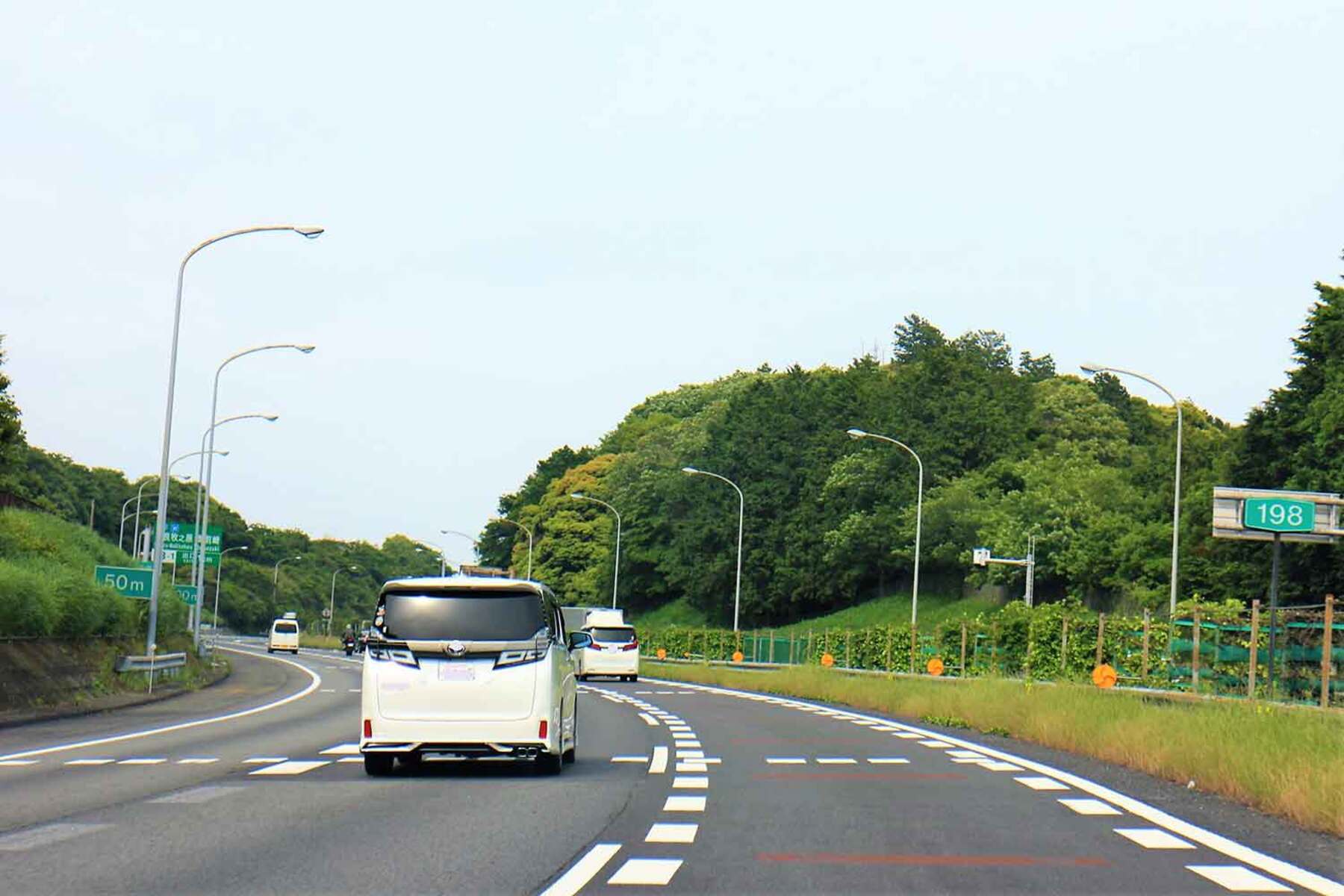 車酔いは三半規管と視覚情報や体感がずれることで脳が混乱し発生する
