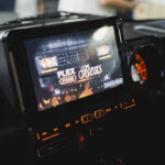 【画像】フレックス発「黒顔のハイエース＆ジムニー」。家族の車でも「ギア感」は妥協しない 〜 画像1