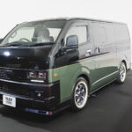 【画像】フレックス発「黒顔のハイエース＆ジムニー」。家族の車でも「ギア感」は妥協しない 〜 画像1