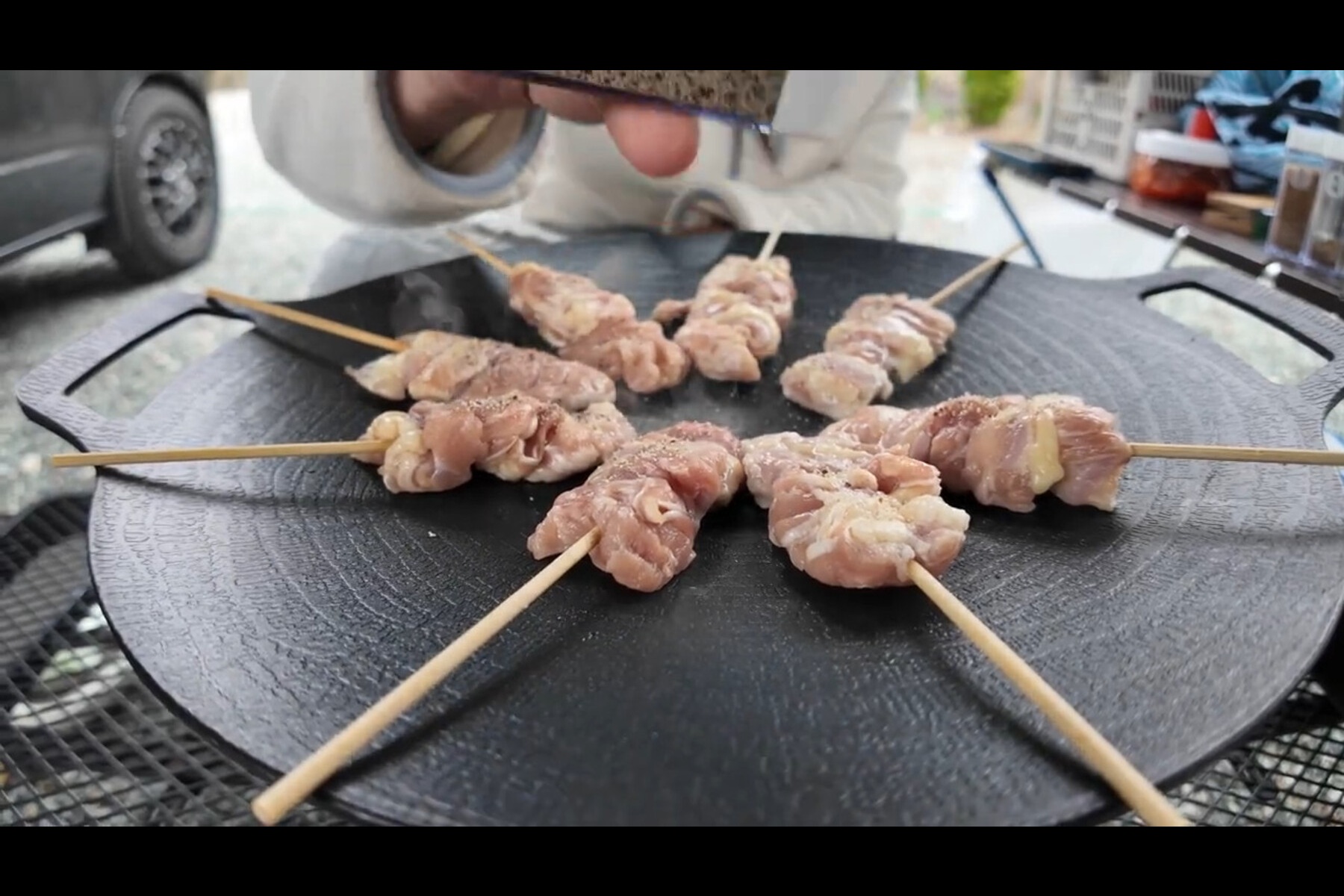 ほりにしや黒瀬のスパイスなどで味付けした焼き鳥