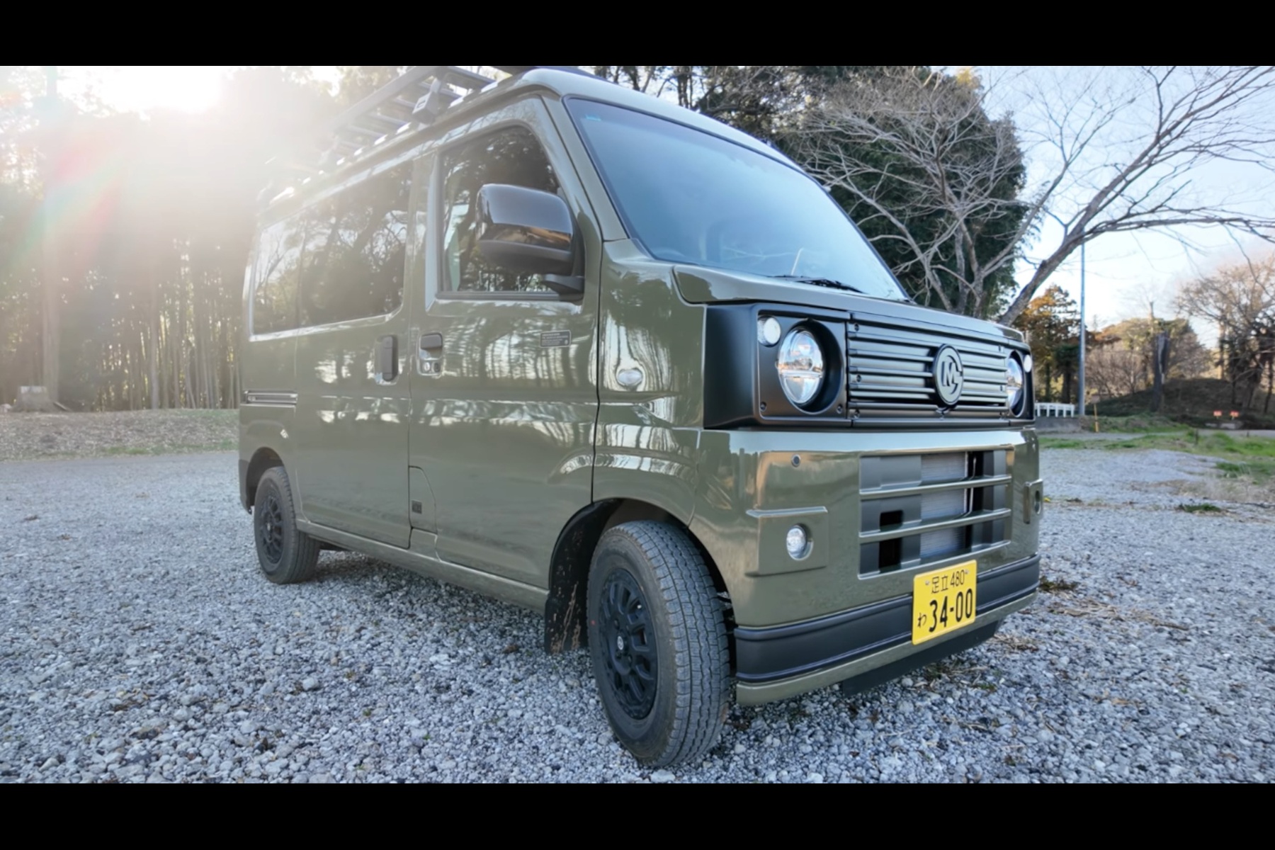 YouTubeチャンネル『ありキャン - Arisa Camp - 女子アウトドア』がレンタルしてきたダイハツ・ハイゼットカーゴの車中泊仕様