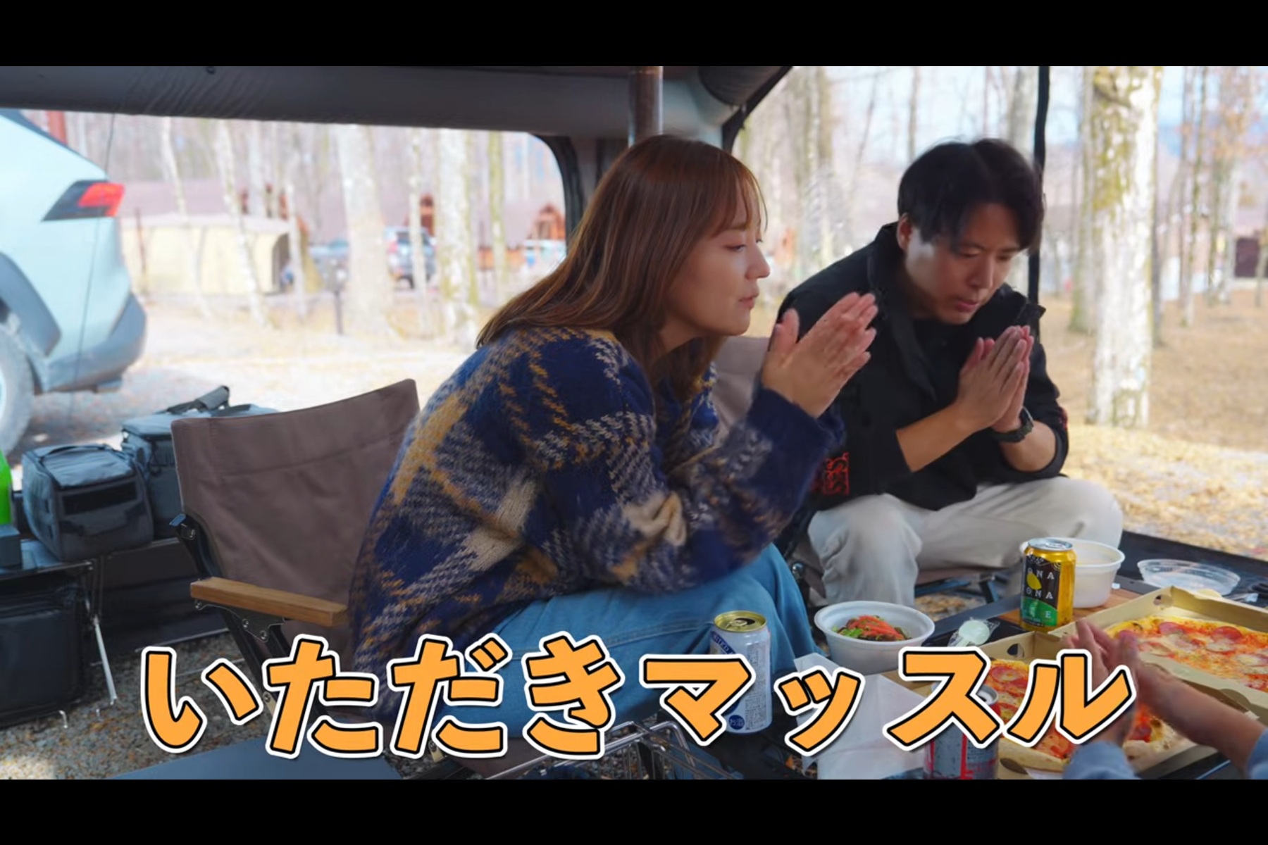 昼食にキッチンカーの500円ピザをいただく「しらキャン」さん