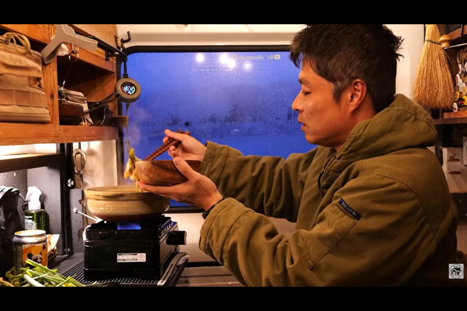 野菜たっぷりの豚しゃぶを愛車の中で堪能する「Small base camp」のゆうやさん